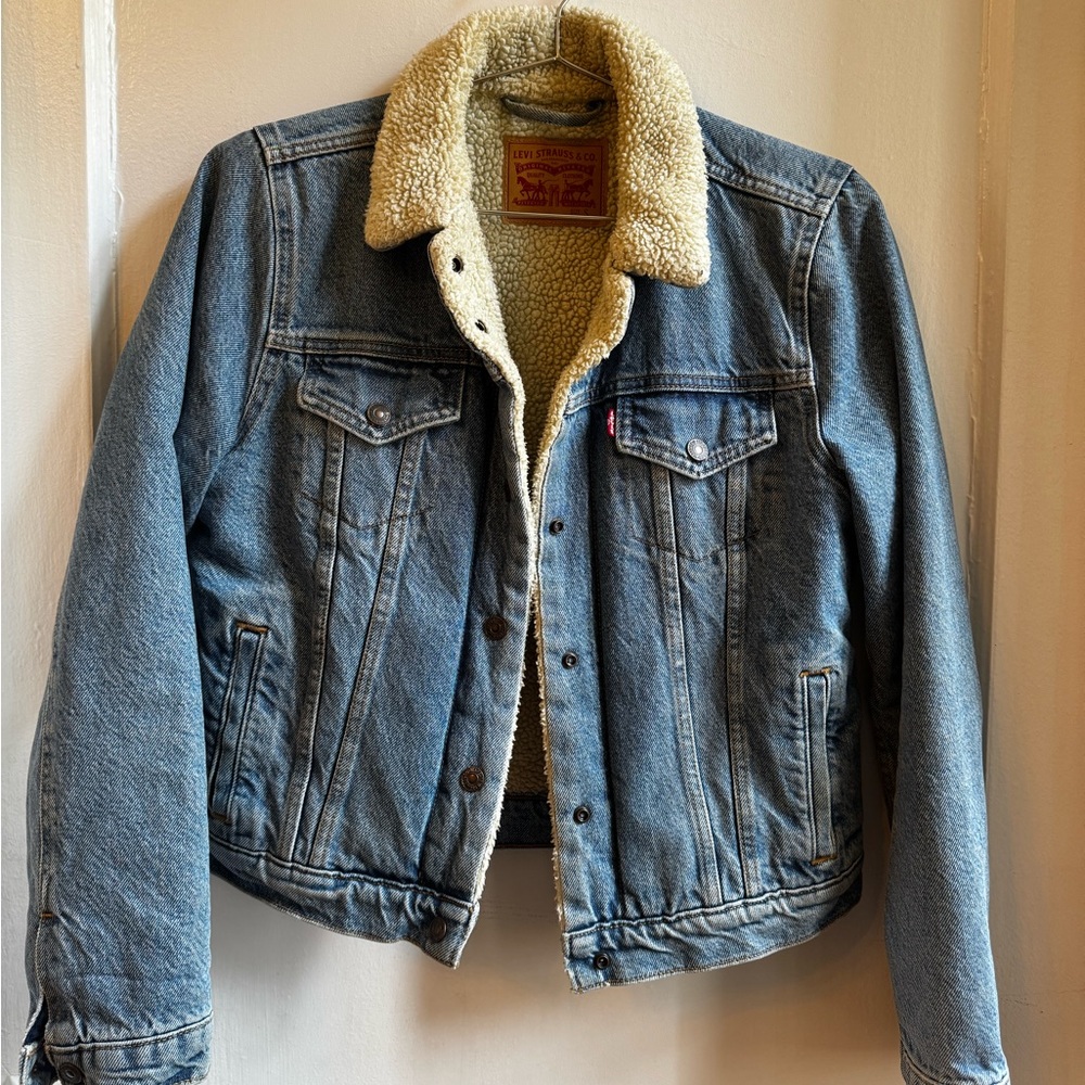 Levi's Classic Blue Denim Jacket with Sherpa Lining